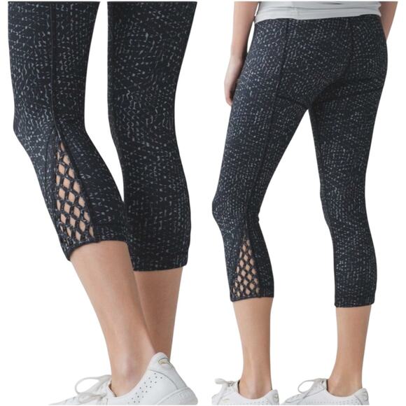 Lululemon True Self Crop II High Rise Samba Snake Battleship Black 4 EUC - Picture 1 of 15